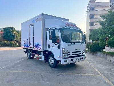 慶鈴五十鈴KV100藍(lán)牌冷藏車