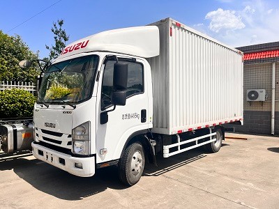 慶鈴五十鈴KV100藍(lán)牌箱式車